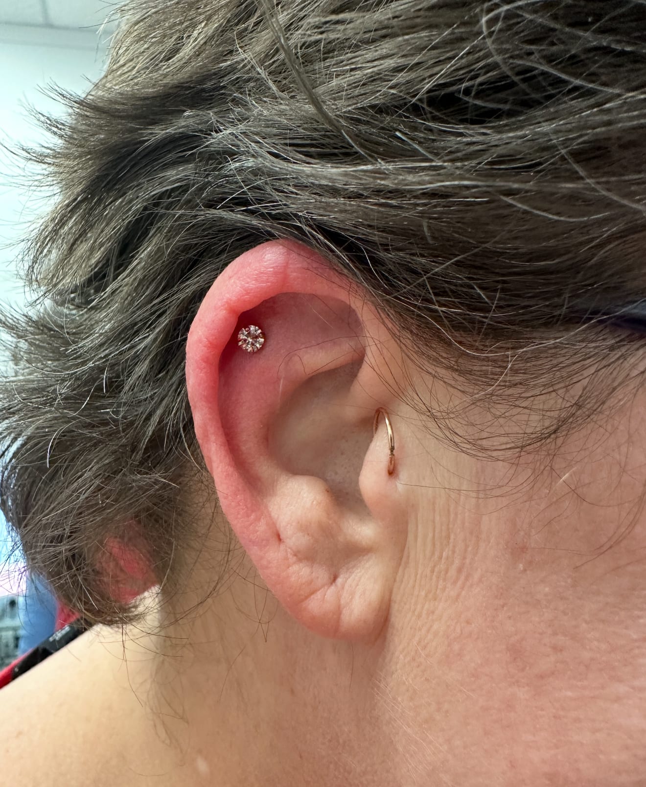 Single sparkle stud helix piercing